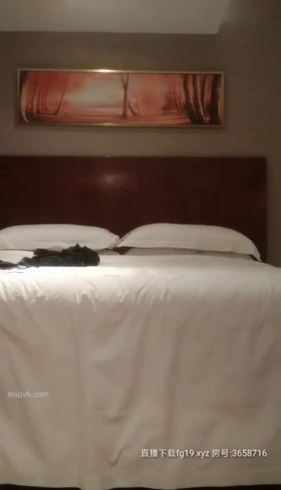 新人探花肥哥酒店偷拍3000块约的极品兼职妹穿上女仆装玩