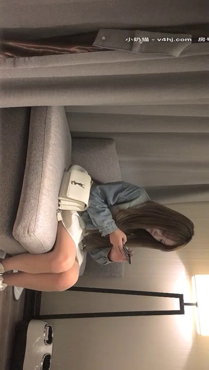 2020.11.13【文轩探花】2600约操高端外围小姐姐，胸大白嫩口活给力，沙发抠穴调情花式啪啪激情无限 (2)_1