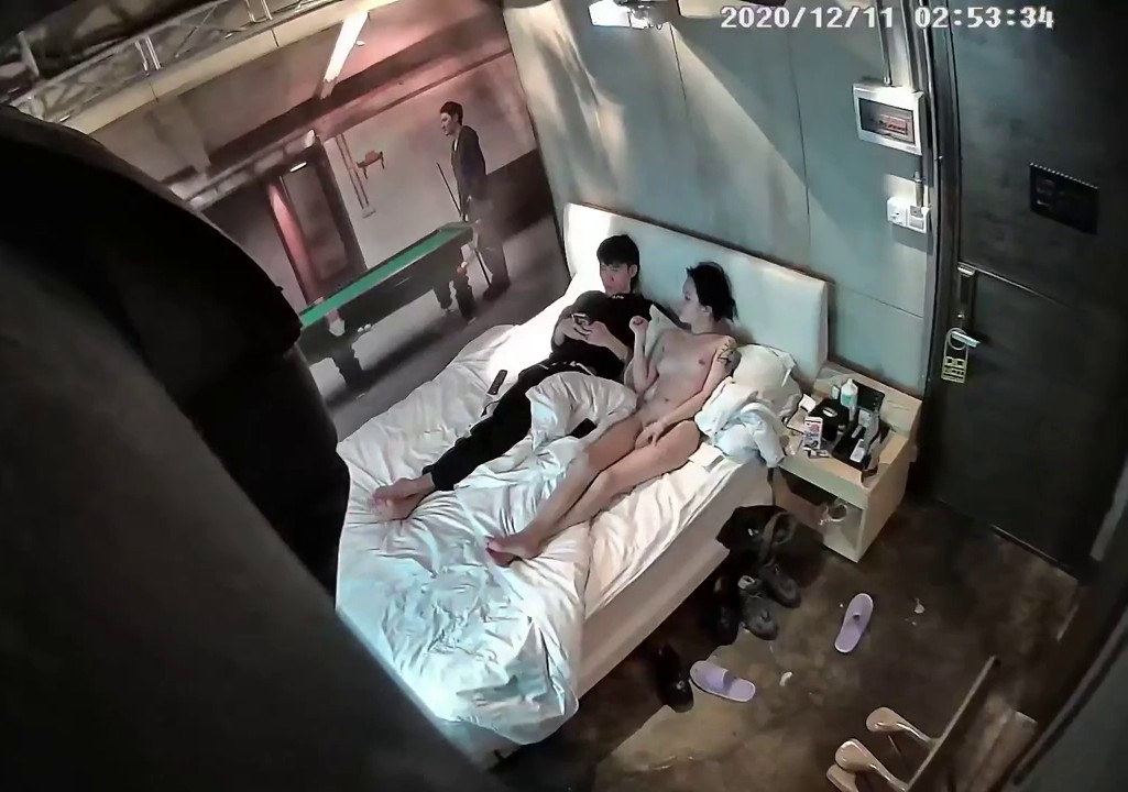 2020-12-11臻品360 ██主题酒店大屏幕电影房摄像头偷拍逼逼粉嫩的极品校花美女被男友舔菊花侧入