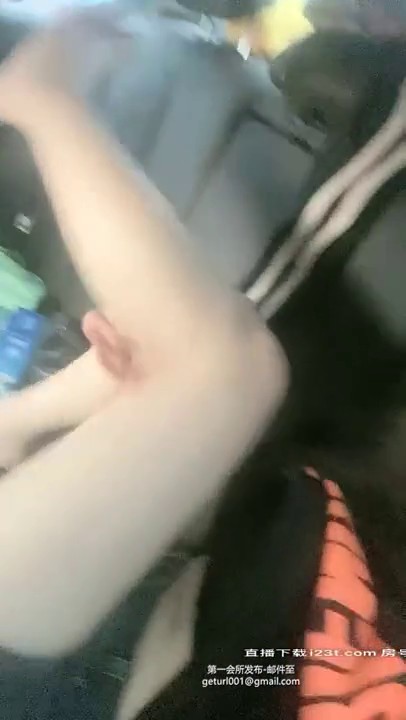 2020.8.7，【02萝莉求带走】野外车震，粉嫩白虎小萝莉玩露出，皮肤白皙爱舔鸡巴，无套内射精液满满
