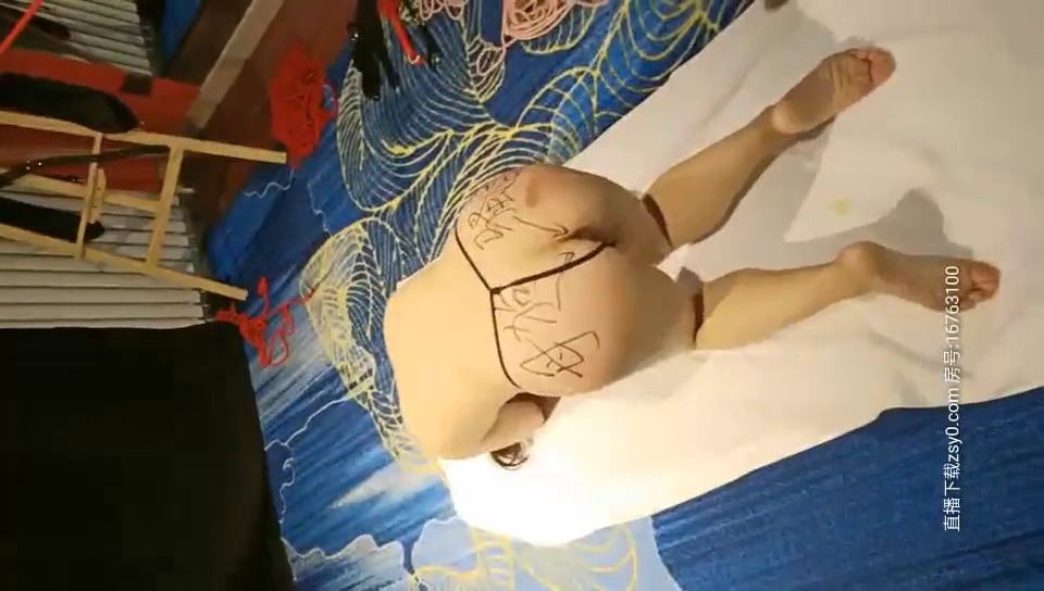 2020.9.19，大佬带你探秘国内SM圈的那些事，【帝王哥调教女奴】良家人妻释放心底的欲望，灌肠狗笼道具调教成淫荡母狗，刺激劲爆让你大开眼界