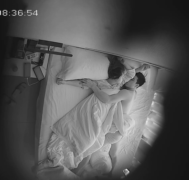 2021-12-22乐橙酒店偷拍可爱鲜嫩大奶妹被猥琐老乡骗去开房啪啪