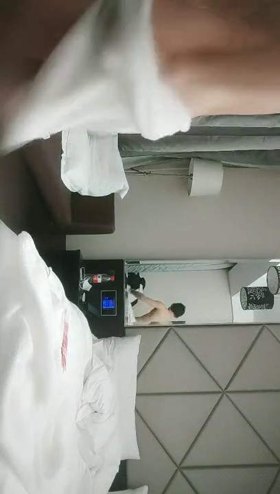 2021.12.4，返场极品学妹，【干净利速】，中场换套，首创新姿势，拎起来啪啪，清纯校园女神。今夜注定终身难忘