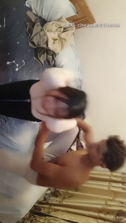 2021.3.12，【小杰撩妹】坐标西安，刚毕业小情侣，爱巢内浓情蜜意啪啪，粉嫩多汁鲍鱼，苗条少女，观赏价值高