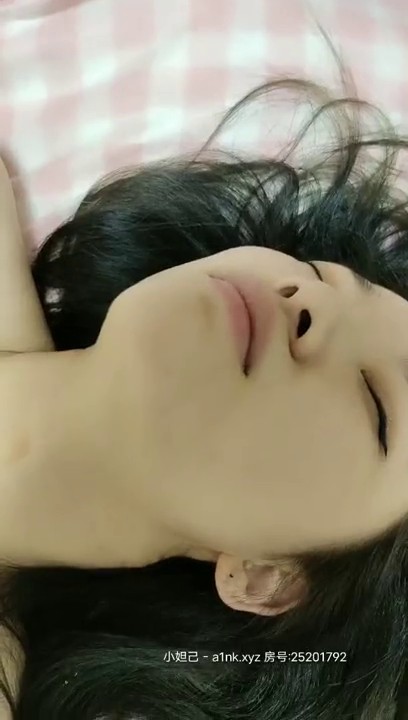 2021.3.25，小情侣居家性爱自拍，【18岁欲女爱做爱】大白兔太给力，小骚货性欲好强，主动型把小男友一副要榨干的架势，后入冲击力好强