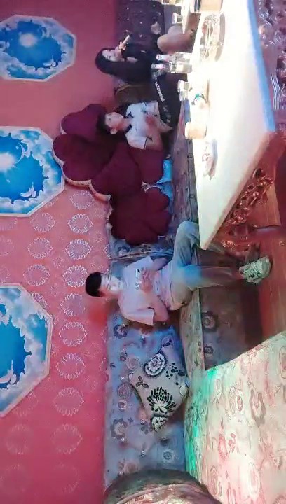 2021.5.26，【歌厅探花小贺】，第三场，五个妹子挑俩，兄弟上阵玩4P，歌声灯光衬托下氛围暧昧，风骚淫荡娇喘此起彼伏