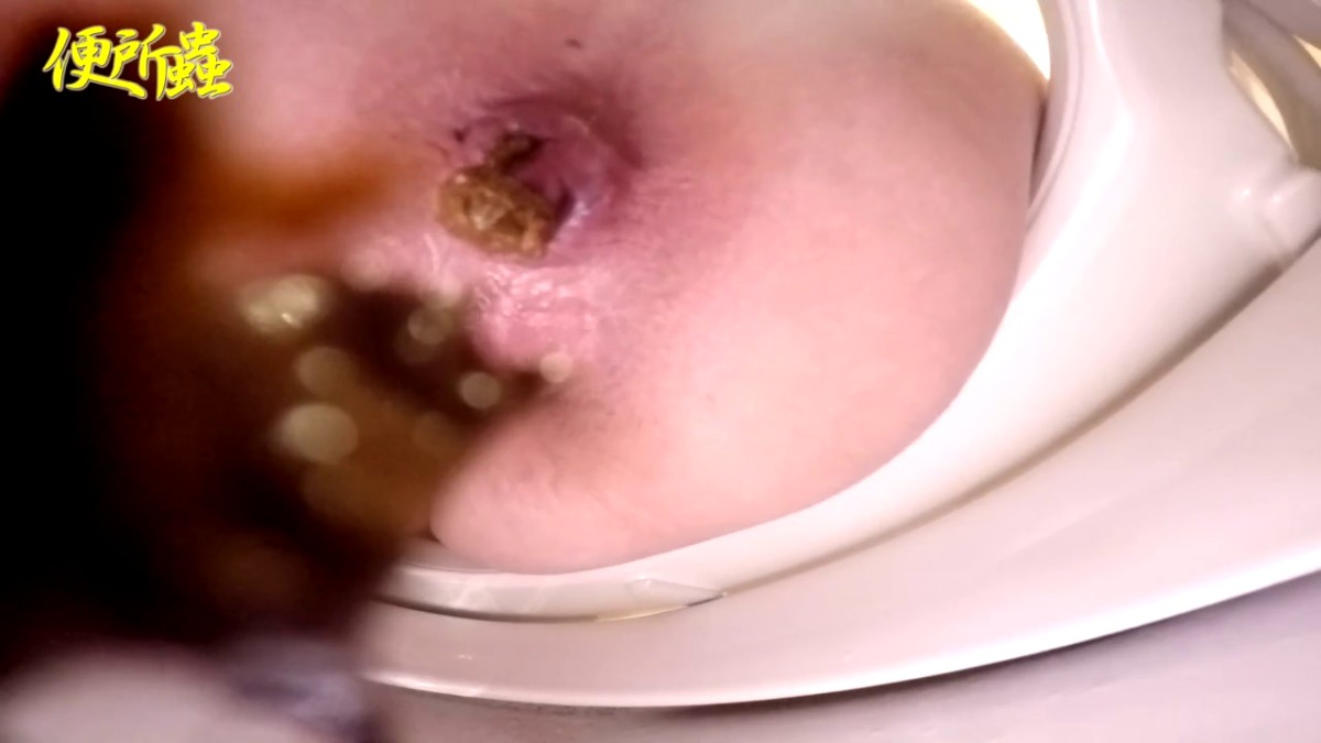 酒店约操喜欢运动健身的魔鬼身材性感美女啪啪,皮肤白嫩,屁股挺翘,趴在枕头上激烈后插,边干边偷拍过程!