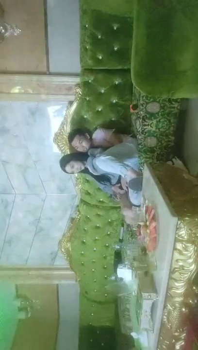 2022-10-4【怨种探花】KTV陪唱小姐姐，带回酒店操逼，花臂纹身大长腿