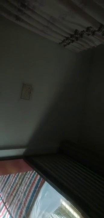 【無水印原版--新片速遞】2022.5.2，【持有无套内射】，慵懒午后，一群姐姐上岗，选中风骚少妇房间内啪啪，偷拍撒尿