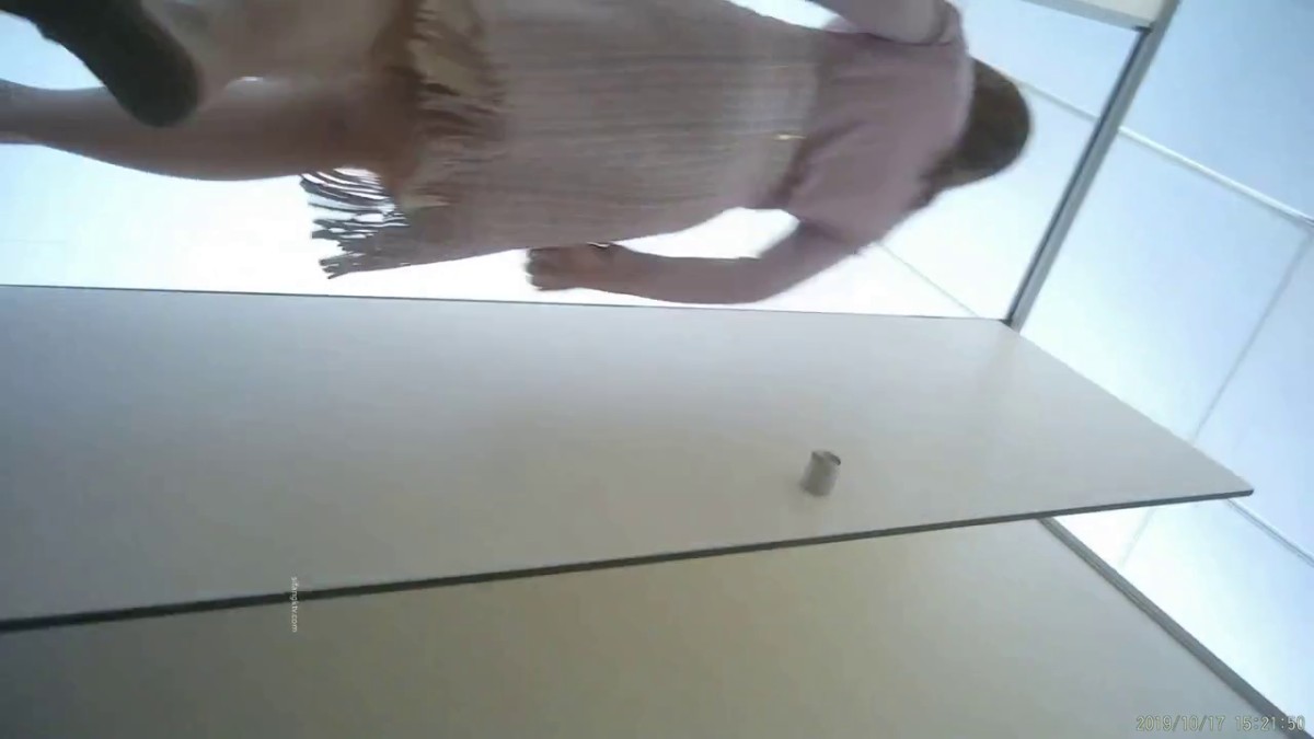 2022五月最新流出 （新品首发）精品全景厕拍【电子厂系列-收尾作品】8几个气质眼镜御姐