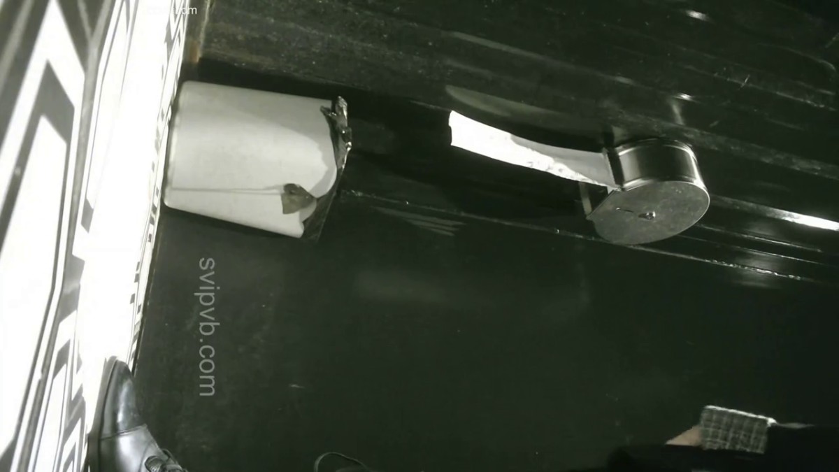 2022一月最新流出夜总会KTV女厕偷拍几个小姐尿尿 红内裤小姐姐尿尿啃指甲4