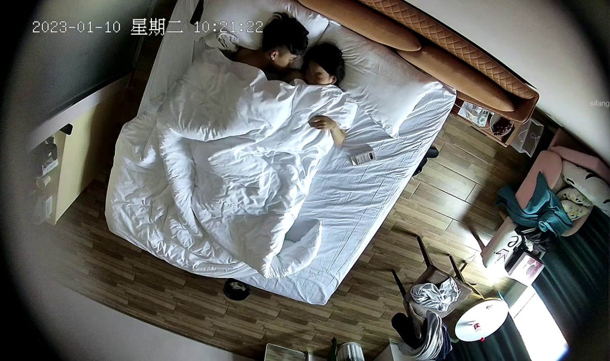 2023-1-10新流出酒店偷拍 极品学生情侣放假开房偷吃禁果高中乖乖女