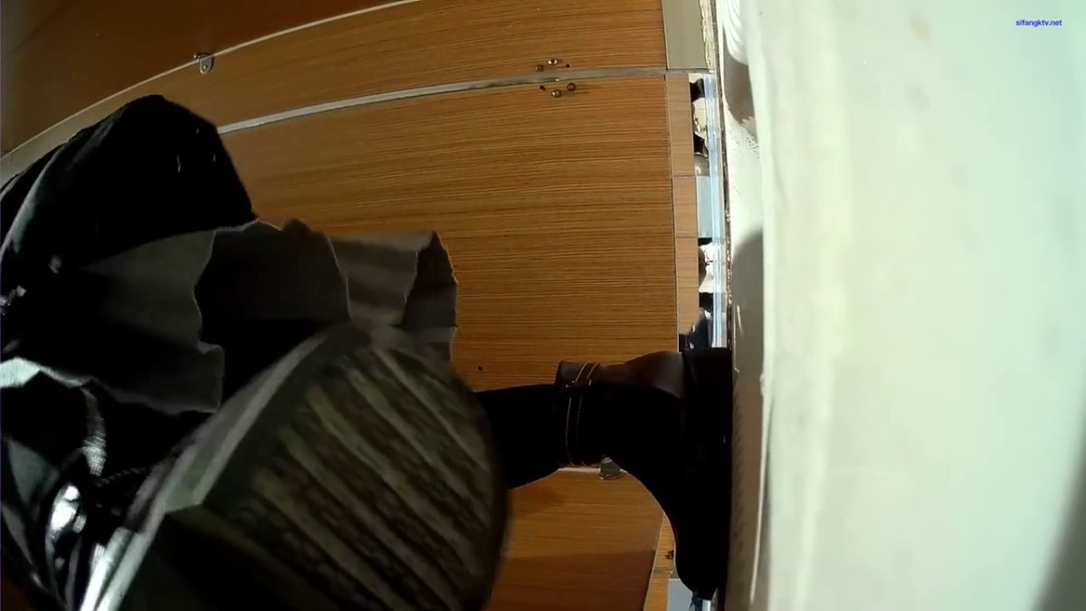 2023-3月最新流出精品厕拍 大神潜入商场全景高清后拍 美女白白的大屁股