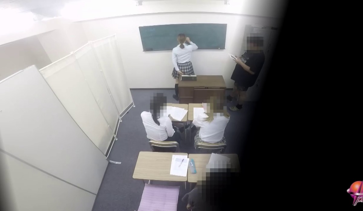 上课时偷偷抠旁边妹子菊花，很纠结，第一弹