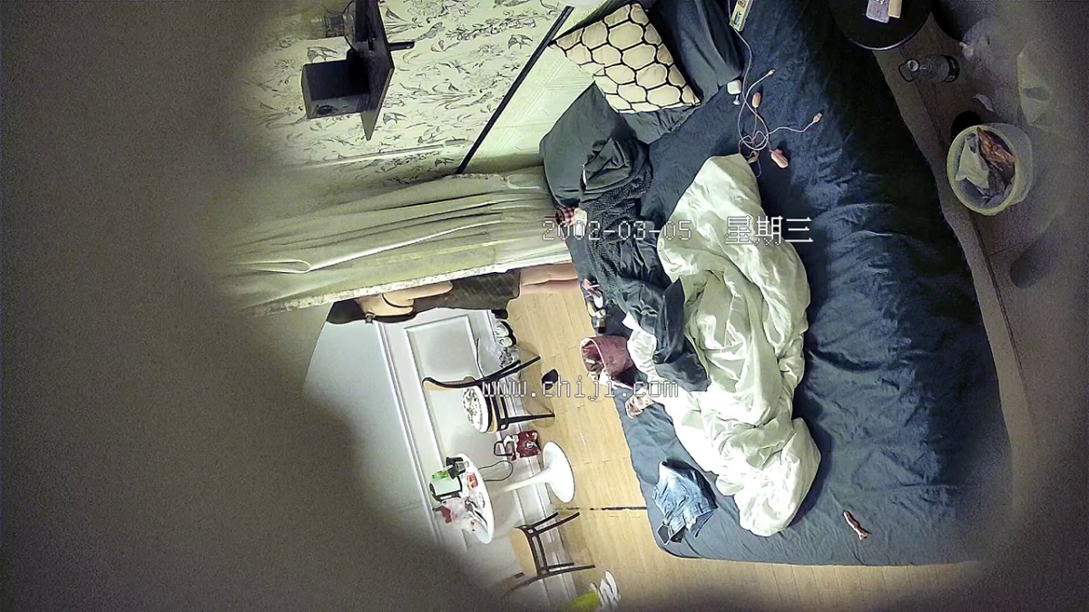 2024.7.29，【酒店偷拍】，学生妹和男友开房，炮火连天不停，时间太短不满足还要自慰