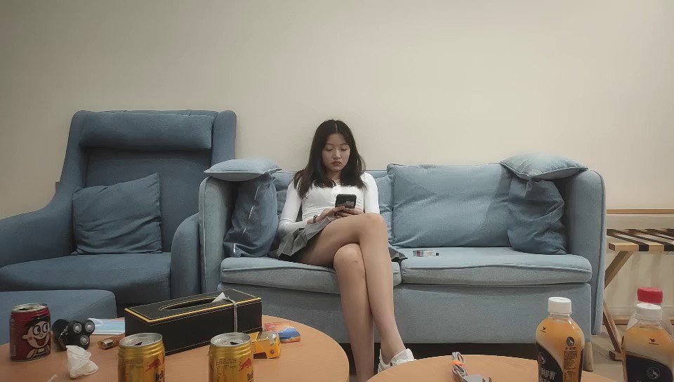 91新人自拍与女神级高素质极品大学美女床战,身材高挑气质好,鸡巴插进去就开始大叫：好舒服,B舒服,喜欢被使劲干.真是太漂亮了.国语！