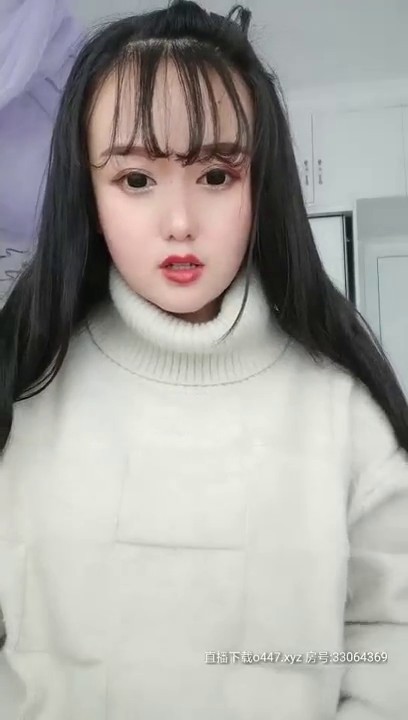 颜值不错丰满巨乳妹子诱惑，晃动坚挺圆润大白奶子从下往上视角非常诱人，很是诱惑喜欢不要错过