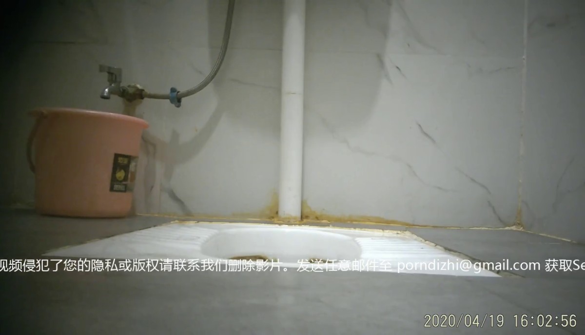 5月最新流出大神四月厕拍精选处女嫩妹,来大姨妈了把纸巾打湿轻轻擦B