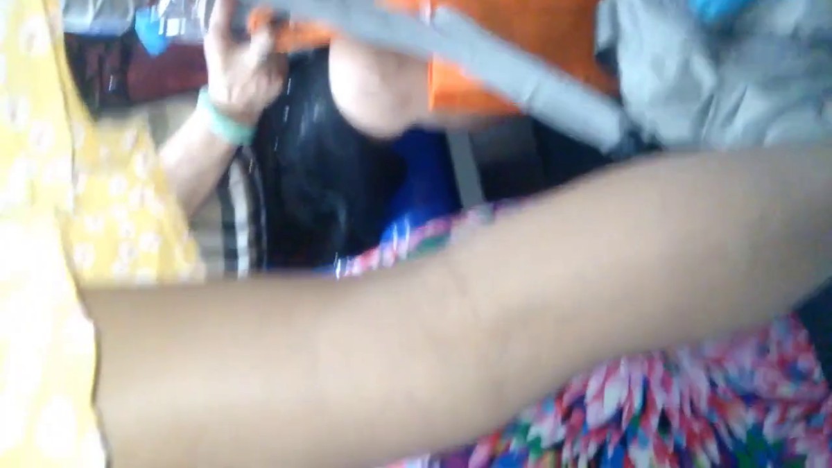 国内跟踪TP黄裙不穿内裤性感美女从商城到地铁2号线转5号线一路偷拍妹子裙底鲍鱼