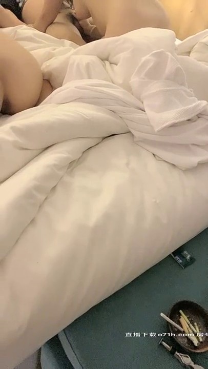 最强性爱姐妹花组合【三女萝莉御姐女王】三类型美女适合各口味选择 高强猛男各种玩弄 三美女轮操 高清源码录制 (2)