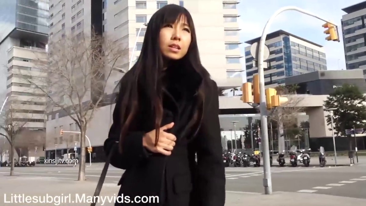 P站上很火的网红混血妹迪卡侬门事件潮吹女主人来人往购物中心自慰潮喷吃大肉棒颜射带着满脸精子逛街