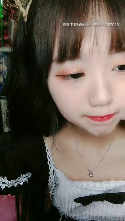 橙橙小萝莉可爱萌妹子女仆装自慰诱惑，单腿黑丝屁股写爸爸干我假屌抽插，逼逼无毛按摩器玩弄