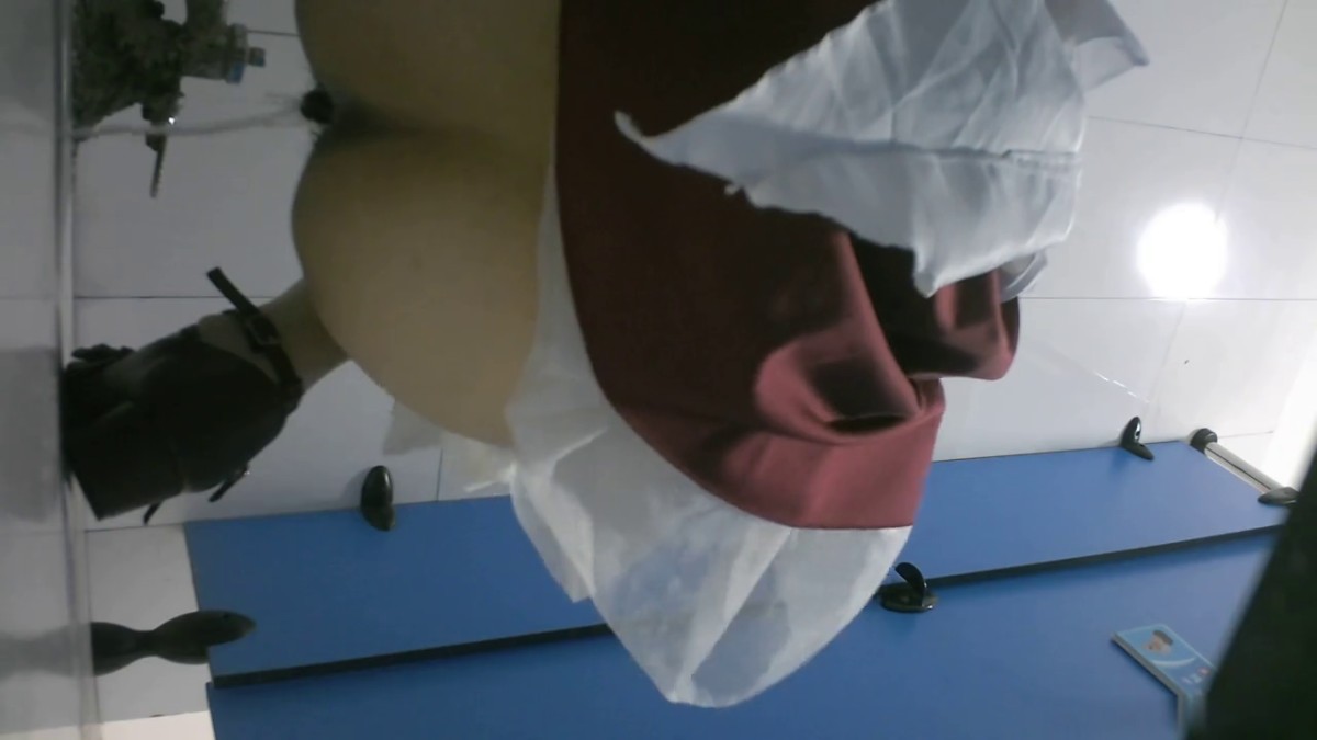 精品厕拍【颜值萝莉篇】合集✅24位极品颜值小美女嘘嘘，近景特写同步露脸全身，小姐姐私密处看得一清二楚1