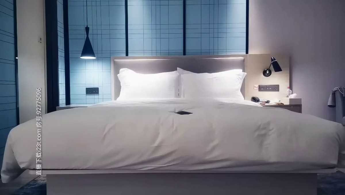 【AI高清画质2K修复】2020.8.3，【9总全国探花】约了个颜值不错红裙妹子，口交骑脸插嘴上位骑坐猛操呻吟