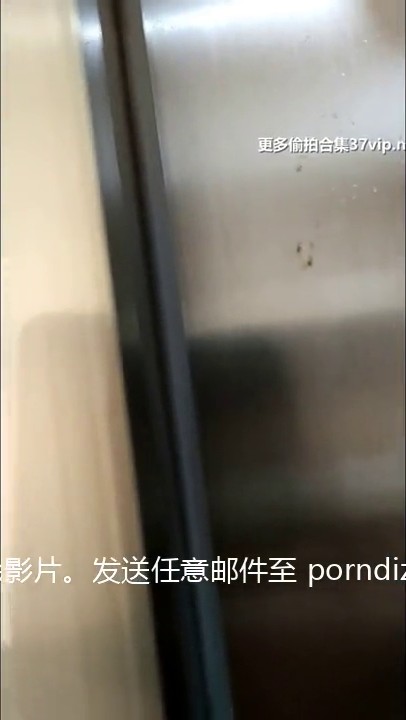 2020最新女厕偷拍白皙美女宛如少女