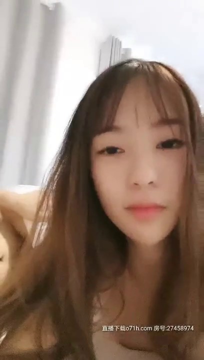 小桃表妹颜值不错妹子和炮友啪啪，口交舔弄上位骑乘摩擦非常诱人