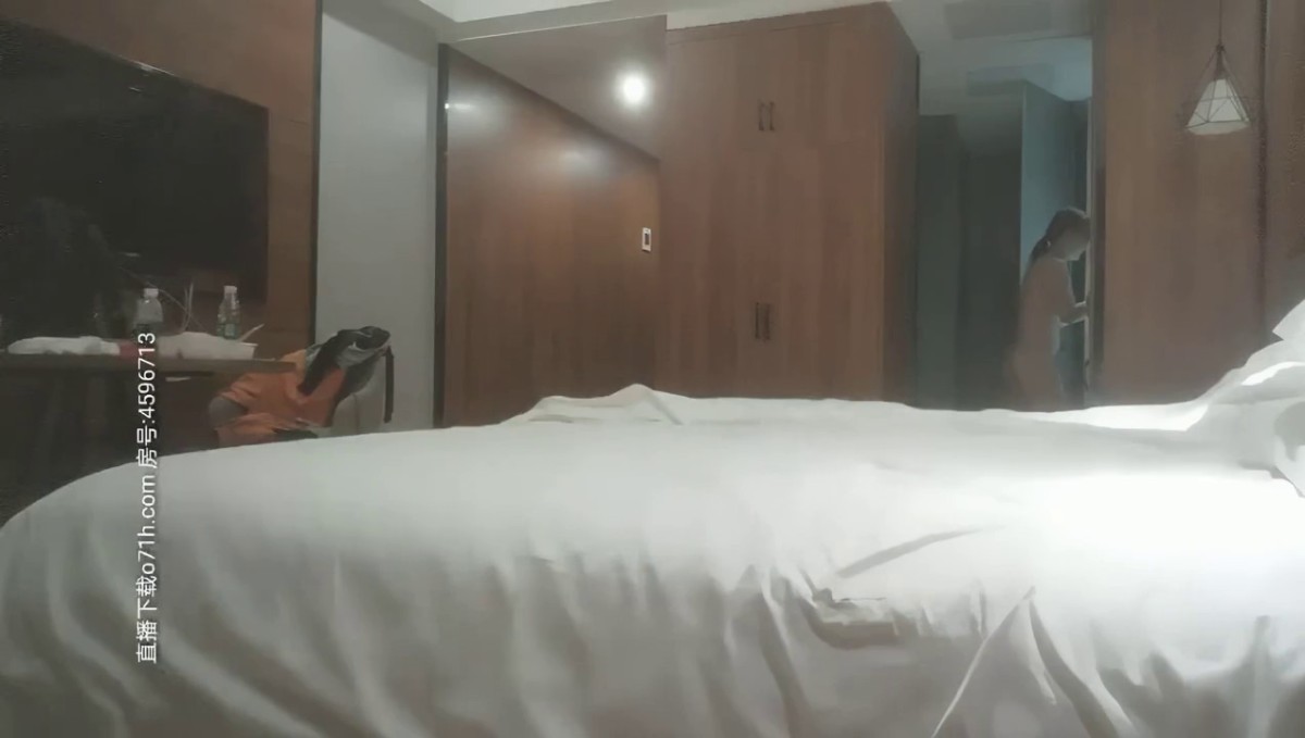 【AI高清画质2K修复】2020.8.28【千寻全国探花】新人约少妇，成熟女人的肉体另一种风情，白皙温柔体贴服侍男人有一手