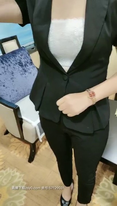 戏精精彩演绎91罗先生酒店豪华套房勾引两个高颜值美女服务员穿着黑丝双飞