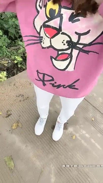 2020.10.4，浙江极品小萝莉户外露出啪啪，【麻衣川子】美胸粉穴野外撒尿，搔首弄姿紧张刺激，高清源码录制