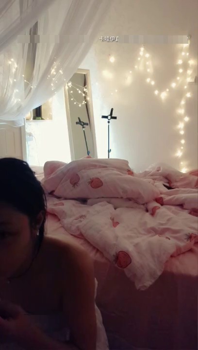 童真无邪少女安然 洗澡澡咯，想看少女是如何洗澡的吗，唱着歌先屁屁再搓搓奶奶再冲冲阴唇 泡泡洗洗里面的穴肉！