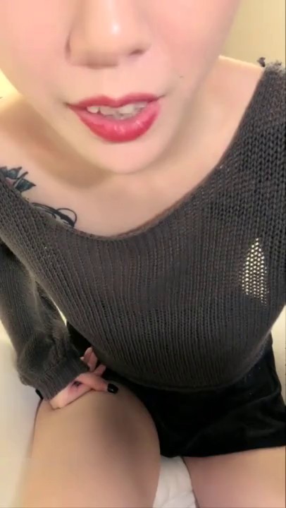 颜值不错苗条贫乳妹子全裸诱惑 露逼翘着屁股翘起双脚掰开毛毛挺多 很是诱惑喜欢不要错过