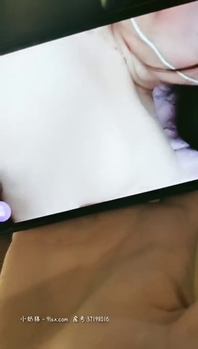 极品蜜桃美臀表妹的逼只属于我操 边后入翘美臀不停抽插还发性爱视频给她同学看 逼紧人骚无套干更刺激 高清源码录制