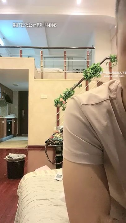 2020.6.10，坐标杭州，3000包夜1000一次，土豪哥的私家18歲學生妹開始外賣，酷似周冬雨，粉嫩小仙女，已調教完畢