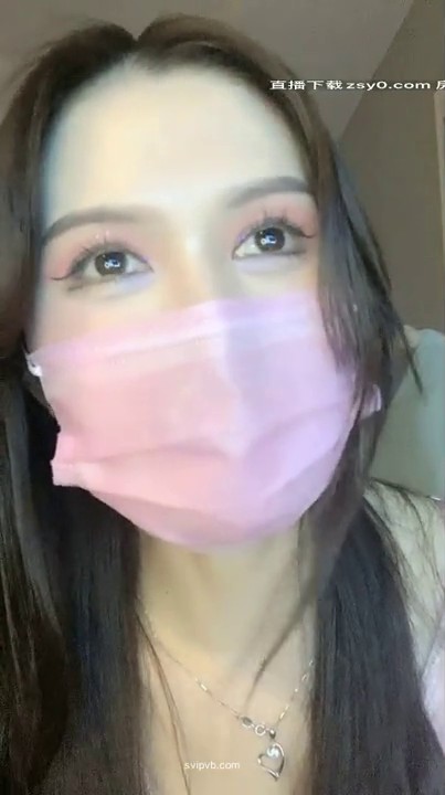 多少人心目中的女神啊，大眼女神尤物般的身材前凸后翘，收费房间288也值得，娃娃音很嗲的声音，身材让人流鼻血