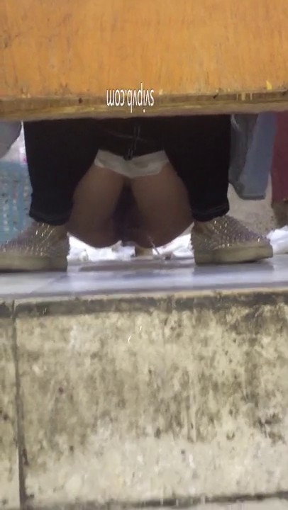 潜入服装城接连偷拍三位漂亮的小美女