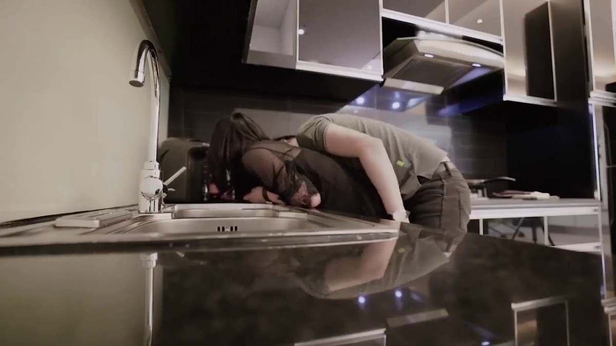 【新年贺岁档】91国产痴汉系快递员强奸篇寂寞少妇网购情趣用品收货时被快递员强干1080P高清版