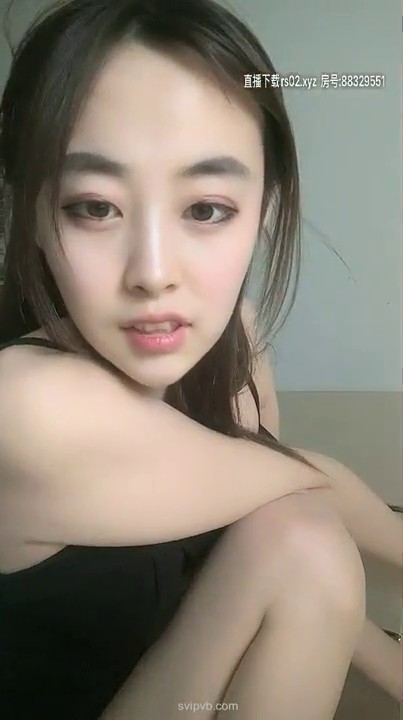 身材一级棒，话很多的奔放型的女神，换上女仆装更显身材了，后入她的翘美臀是最佳姿势 (3)