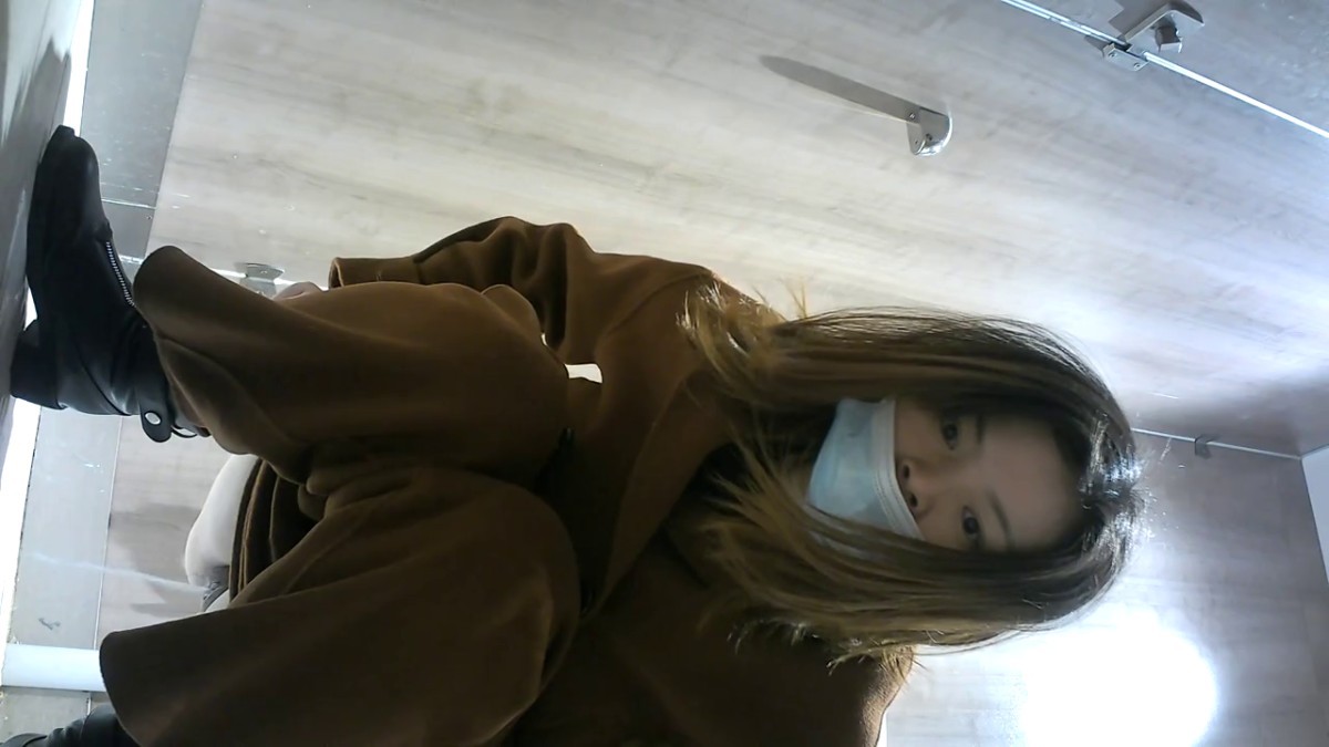 十二月最新流出国内厕拍大神潜入商场女厕全景偷拍逼毛长得挺性感的眼镜妹1080P高清版