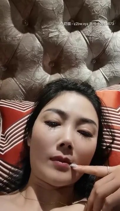 2020.12.11，满足你对少妇的一切幻想，【仙气飘飘】风骚小少妇，妩媚淫荡，大黑牛辅助才能满足，淫水充溢蝴蝶穴欲望满满