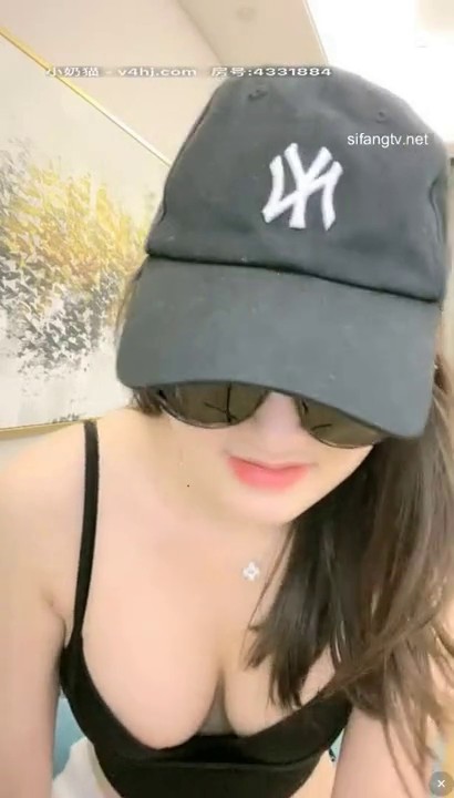 颜值黑丝巨乳女神【戴爷】名媛小姐姐和闺蜜 淫荡闺房，沐浴自慰除欲火，看着水流到她的逼逼，真忍不住撸一发！