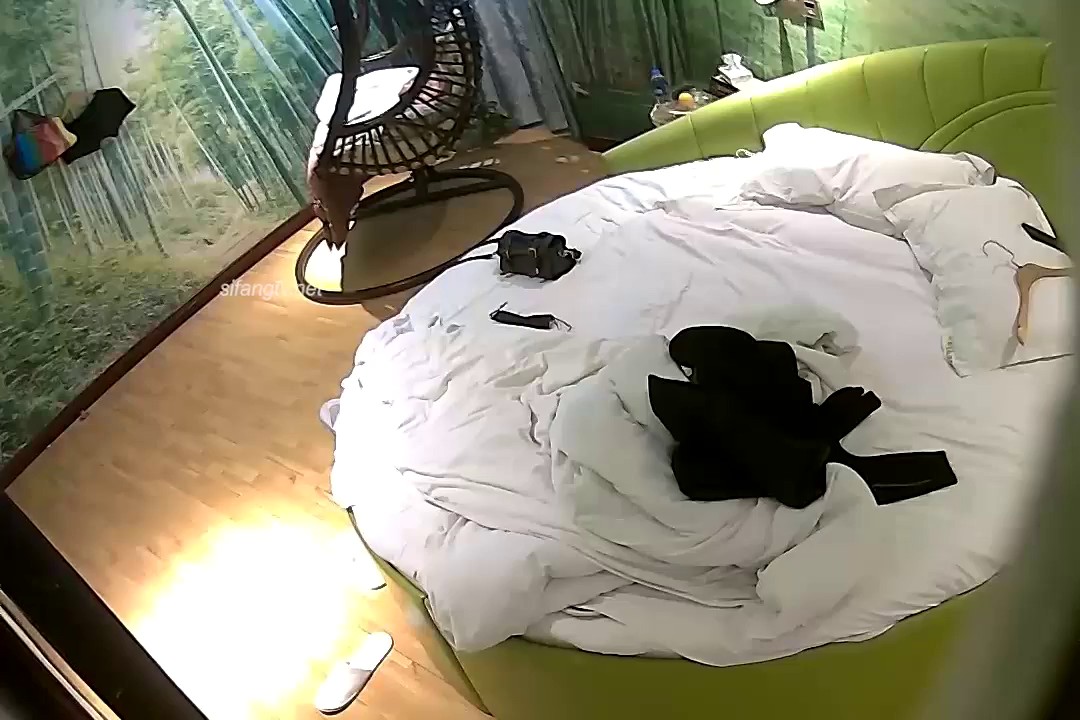 2020-12-08情趣酒店竹林主题套房摄像头偷拍下班不回家和性感丰满女同事开房偷情