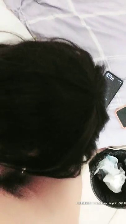 12.14【極品少女】學生妹穿著粉色小短裙吃我的小奶頭我掀開短裙就後入不夠狂野觀音坐蓮