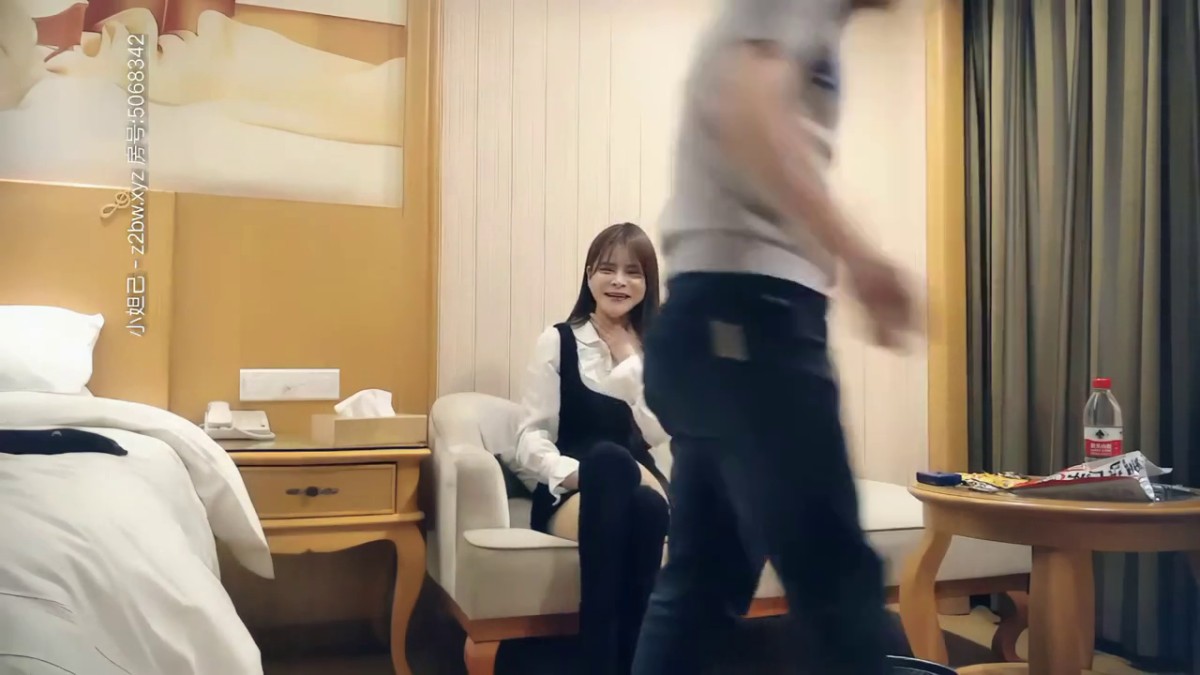 【AI高清2K修复】7777小天探花约了个性感短裙妹子啪啪，特写摸逼口交抬腿侧入抽插猛操