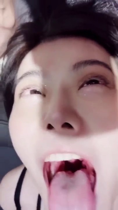 听话的瑜伽小美人，清纯水灵肌肤，一字马女神，喂大屌深喉吃精液，好乖呀！