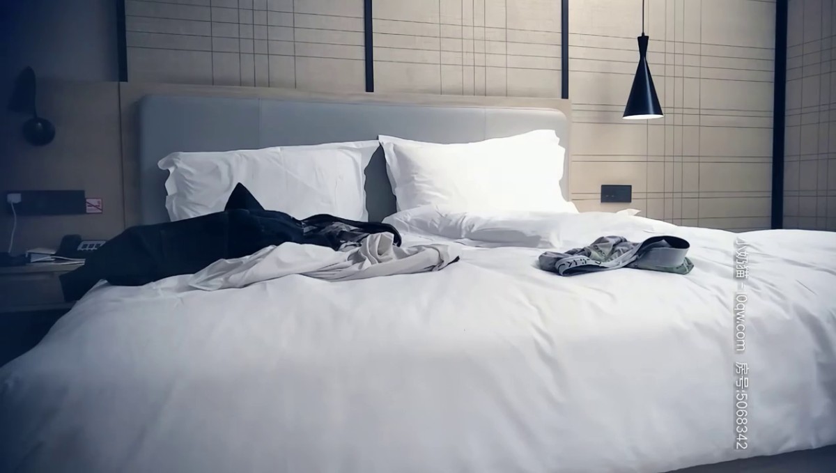 【AI高清2K修复】2020.10.25【七天高端外围】今夜高端外围继续，选中青春女神，丝袜情趣美乳C罩杯，娇喘真实激情啪啪，颜值态度销魂一小时【水印】