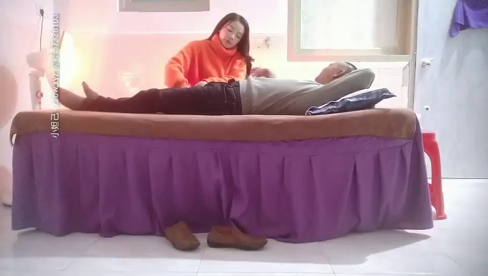 村长元旦节探店路边小会所找个制服女技师全套服务热身再去老地方找练瑜伽的极品少妇老板娘啪啪